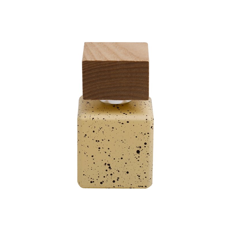 Botella de perfume moteado de elegancia rústica